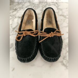 UGG Dakota Womens 7 Black Sheepskin Slippers Shoes Suede 5612 Moccasins